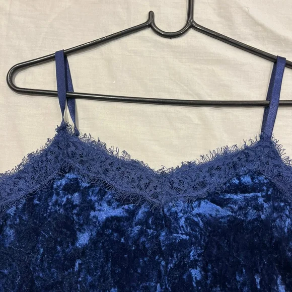 Blue velvet camisole - Picture 9 of 10